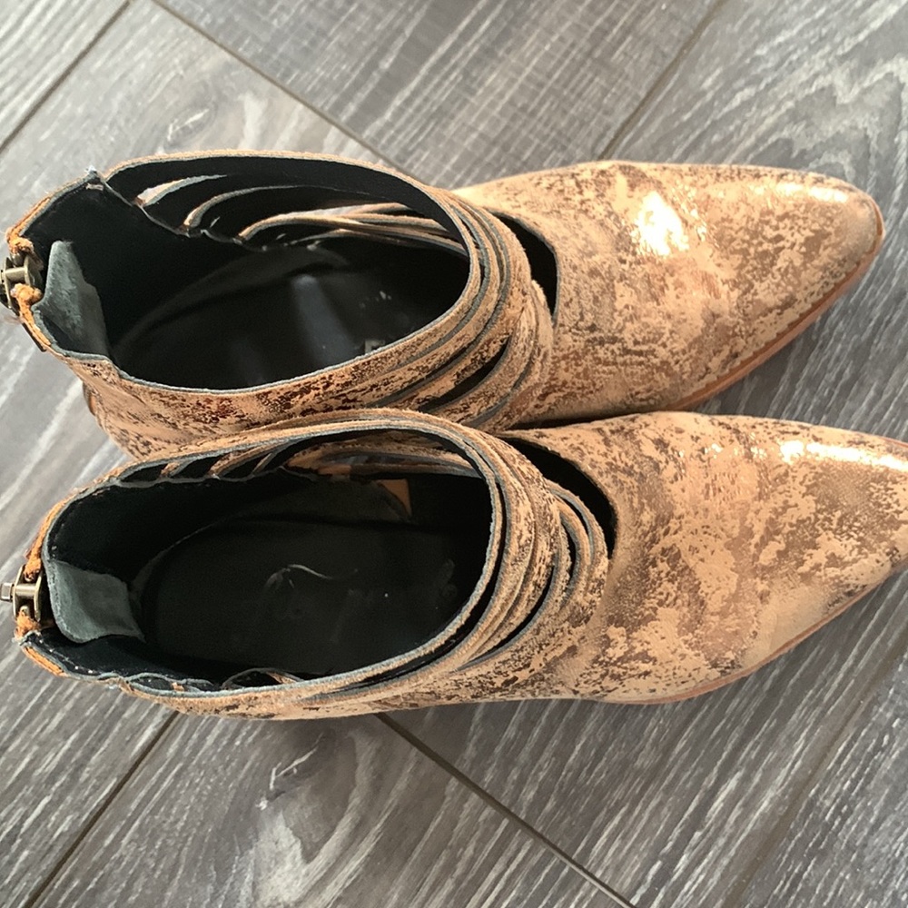 Free People SLOANE Ankle Bootie Boot Gold 37 Soft Leather - Picture 8 of 9
